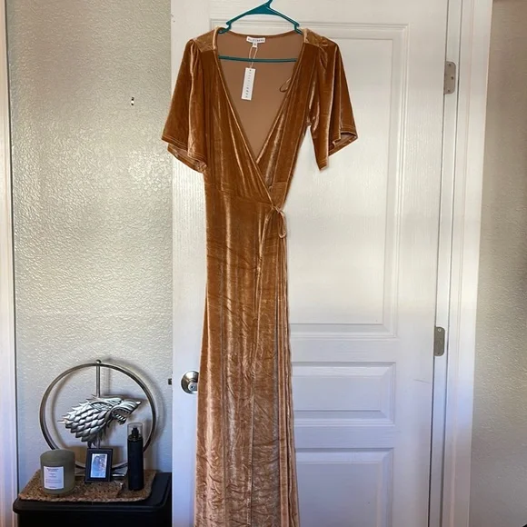 Baltic Born | Dresses | Gold Velvet Maxi Dress | Poshmark Baltic Born | Dresses | Gold Velvet Maxi Dress | Poshmark